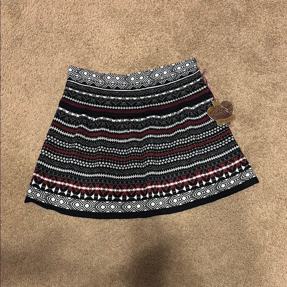 Chic Black and White Patterned Skirt